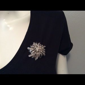 Pearl cluster brooch